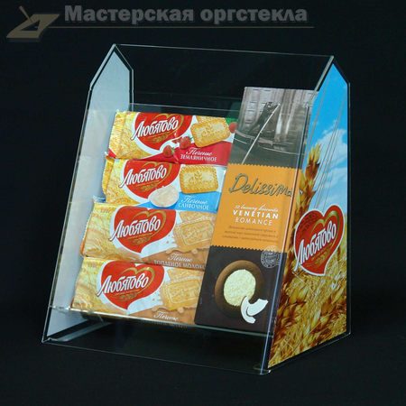 горка для выкладки товара из оргстекла
